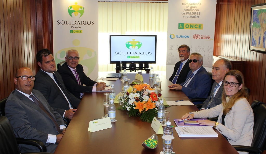 El Jurado que falló en Las Palmas la edición 2015 de los Premios Solidarios ONCE Canarias, en plena reunión