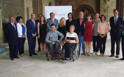 Foto de familia en el acto de entrega de los premios ASPID