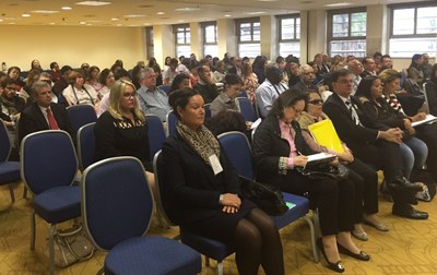 Participantes en el seminario sobre braille "Manos a la obra"