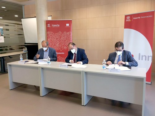 Momento de la firma del convenio entre las tres entidades
