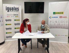 Firma del convenio con la Asociación Vecinal de Teruel