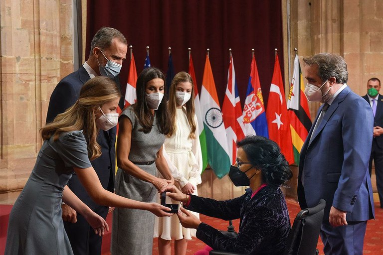 Momento de la audiencia de la Familia Real a Teresa Perales la mañana previa a la ceremonia