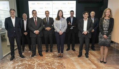 Foto de familia de los reponsables del Grupo Social ONCE y Microsoft