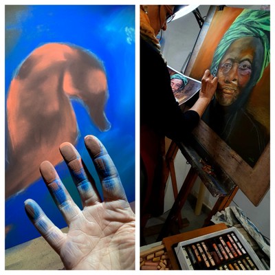 Lola Raya Regalado pinta con los dedos (detalle en dos imágenes mientras realiza su arte al pastel)  