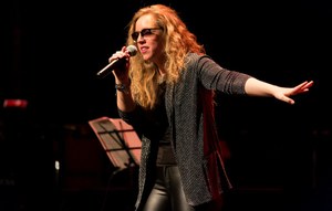 Actuación de Coraluna en el Teatro Circo de Albacete