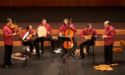 Actuación de la orquesta Cinco Siglos en Manzanares