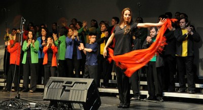 Interpretación, con una atractiva puesta en escena, de la Coral Allegro en el Teatro Auditorio de Cuenca