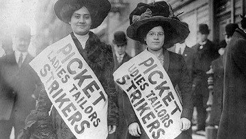 Dos mujeres durante la huelga de Las Camiseras en Nueva York (1909)